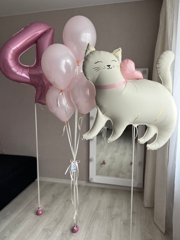 Милая кошка